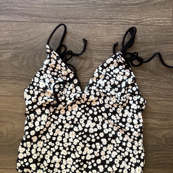 Pacsun Amor y Besos Floral Swimsuit - Picture 2 of 5